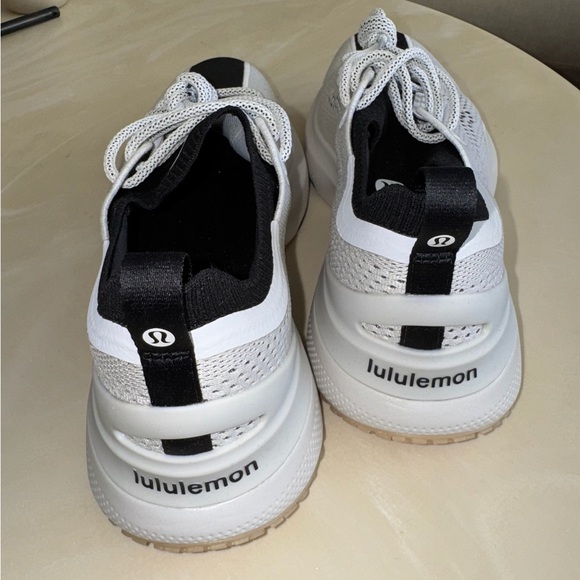 NWOT Lululemon Women's Chargefeel 3 Workout Shoe white/black - Picture 8 of 12